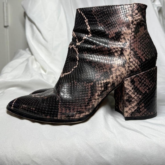 Steve Madden Jillian Mocha Multi Heeled Reptile Snake Print Brown Bootie Size 7 - Picture 2 of 13